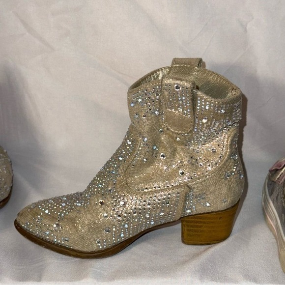 Assorted Kids Shoes Collection size 9 & 9.5 - Picture 11 of 12